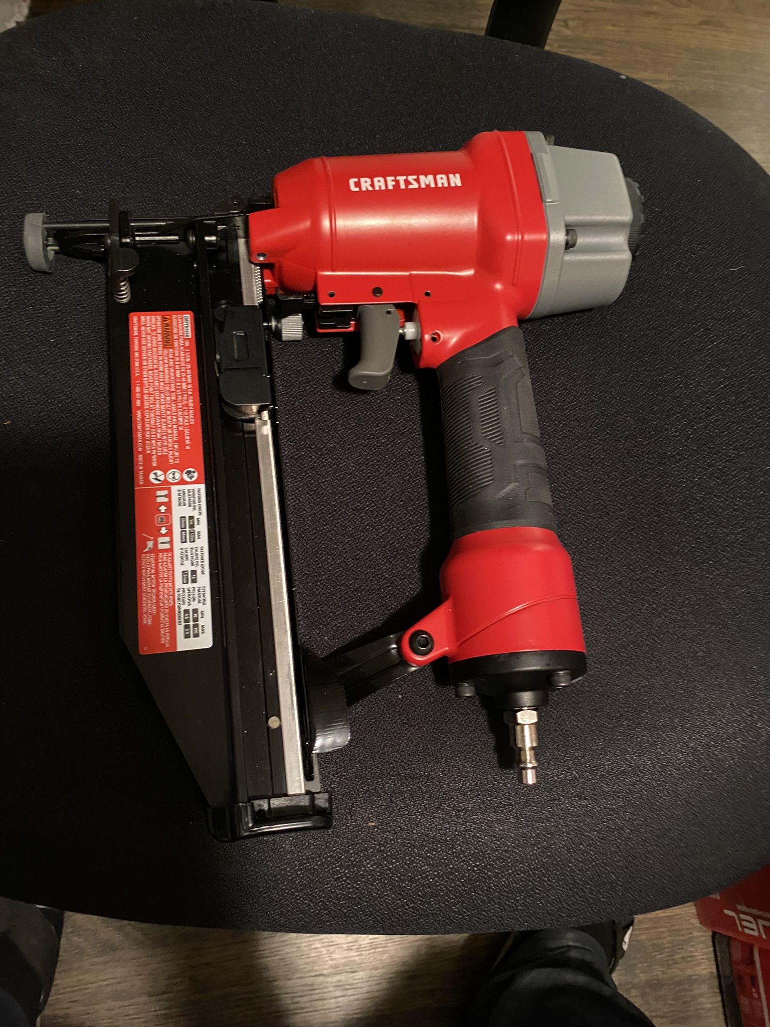 Craftsman 16g Pneumatic Nailer