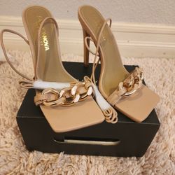 New Heels Nude Sz 6