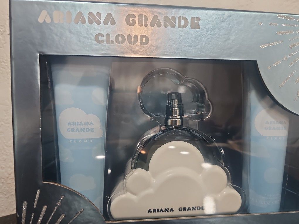 ARIANA GRANDE CLOUD