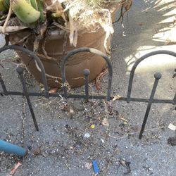 (6) 18in interlocking - wrought iron - garden fence pieces - CUTE