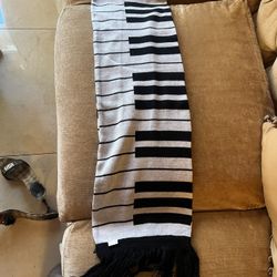 Vintage 80s Piano Keyboard Scarf - Black and White Novelty Knit