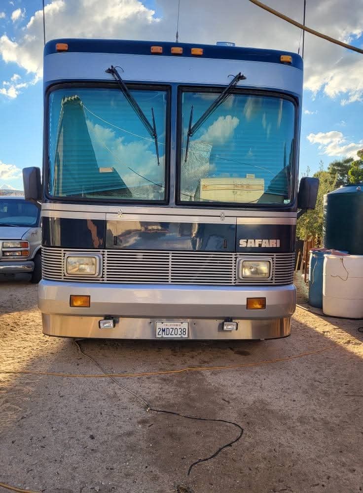 1989 Safari 38 Quarter Motorhome 