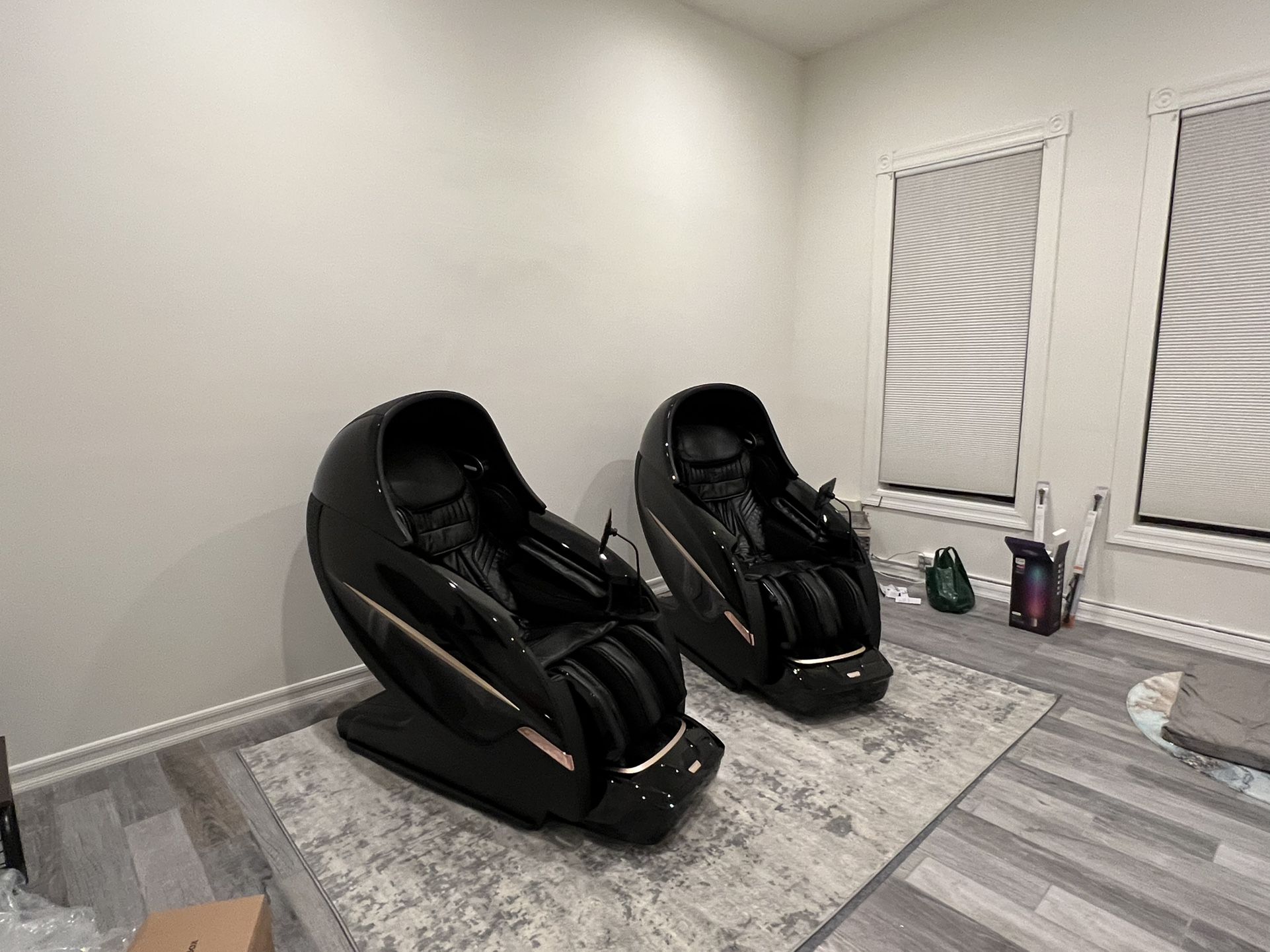 4D AntiGravity Medical Grade Massage Chair for Sale in West Hollywood