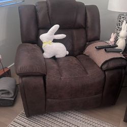 Recliner  Power lift for elderly