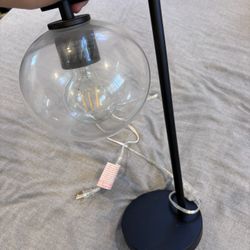 2 Bedside Lamps