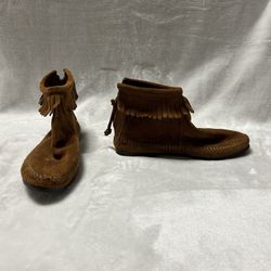 Minnetonka Cognac brown Suede Back Zip Hardsole ankle boots size 6