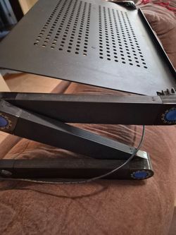 Laptop adjustable stand with ventilator