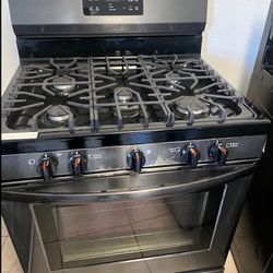 Frigdaire  Gas Range, Black Stainless Steel With Scratches