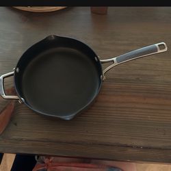 Simply Calphalon Frying Pan Cooking Pan Nonstick for Sale in Chandler, AZ -  OfferUp