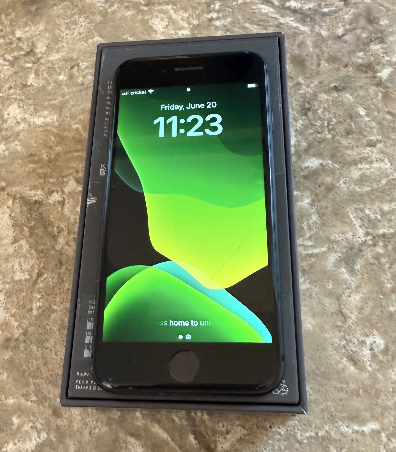 iPhone 8 Unlocked 64gb AT&T /Cricket U