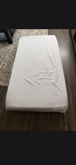 TWIN  BED 🛌  LIKE NEW $50