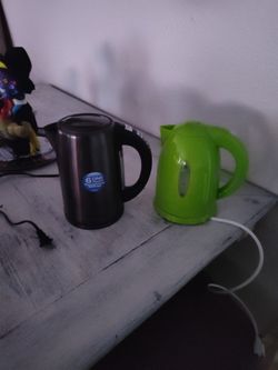 2 Kettles Like New 