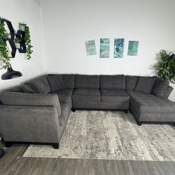 Big Gray Sectional Couch (Can Deliver) 