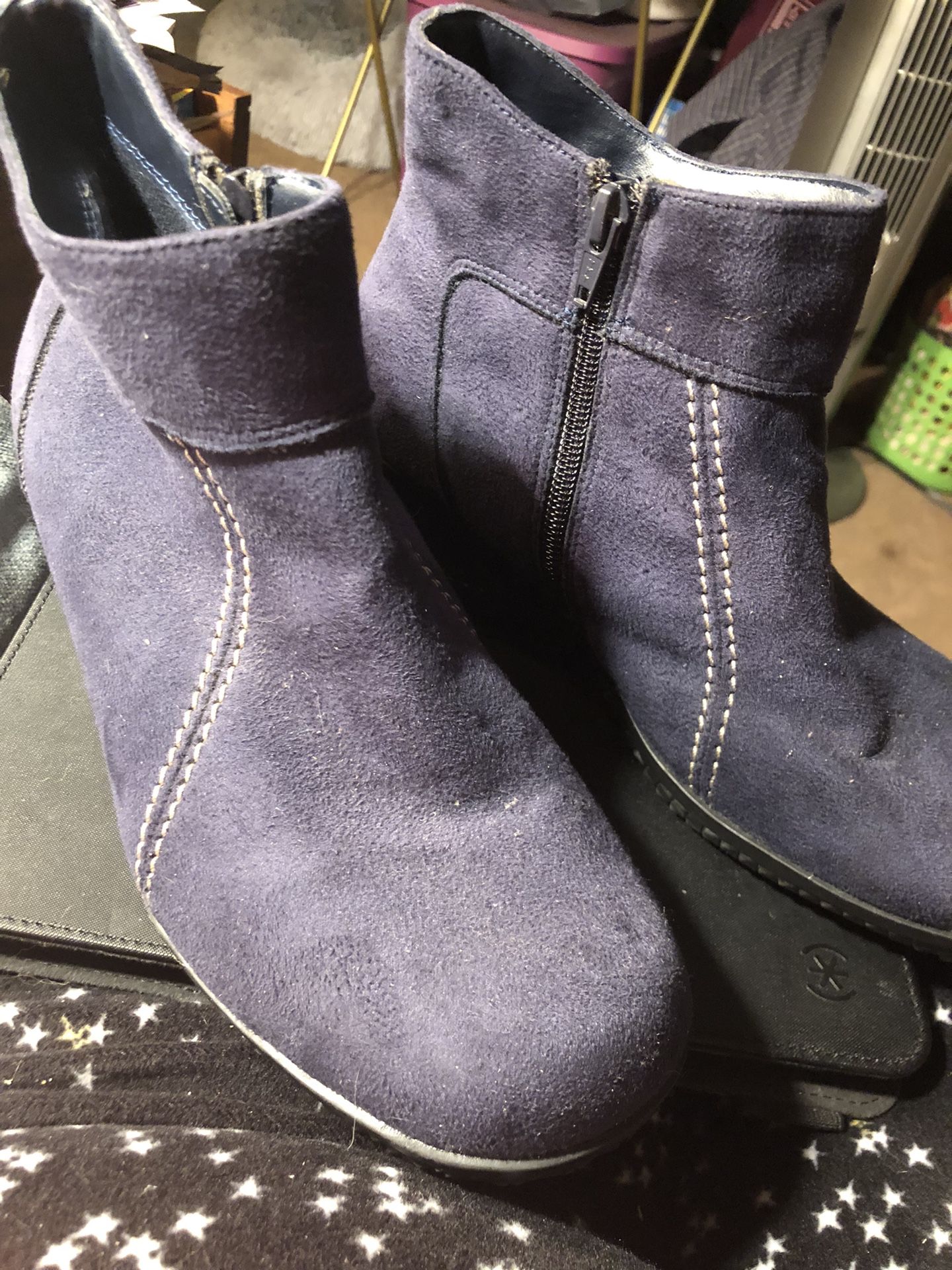 Basic Editions W8.5 Blue Suede Short Boots