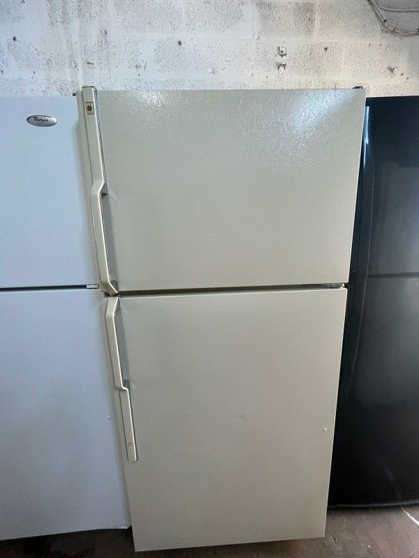 Refrigerator GE 30 Inch Beige Great Condition