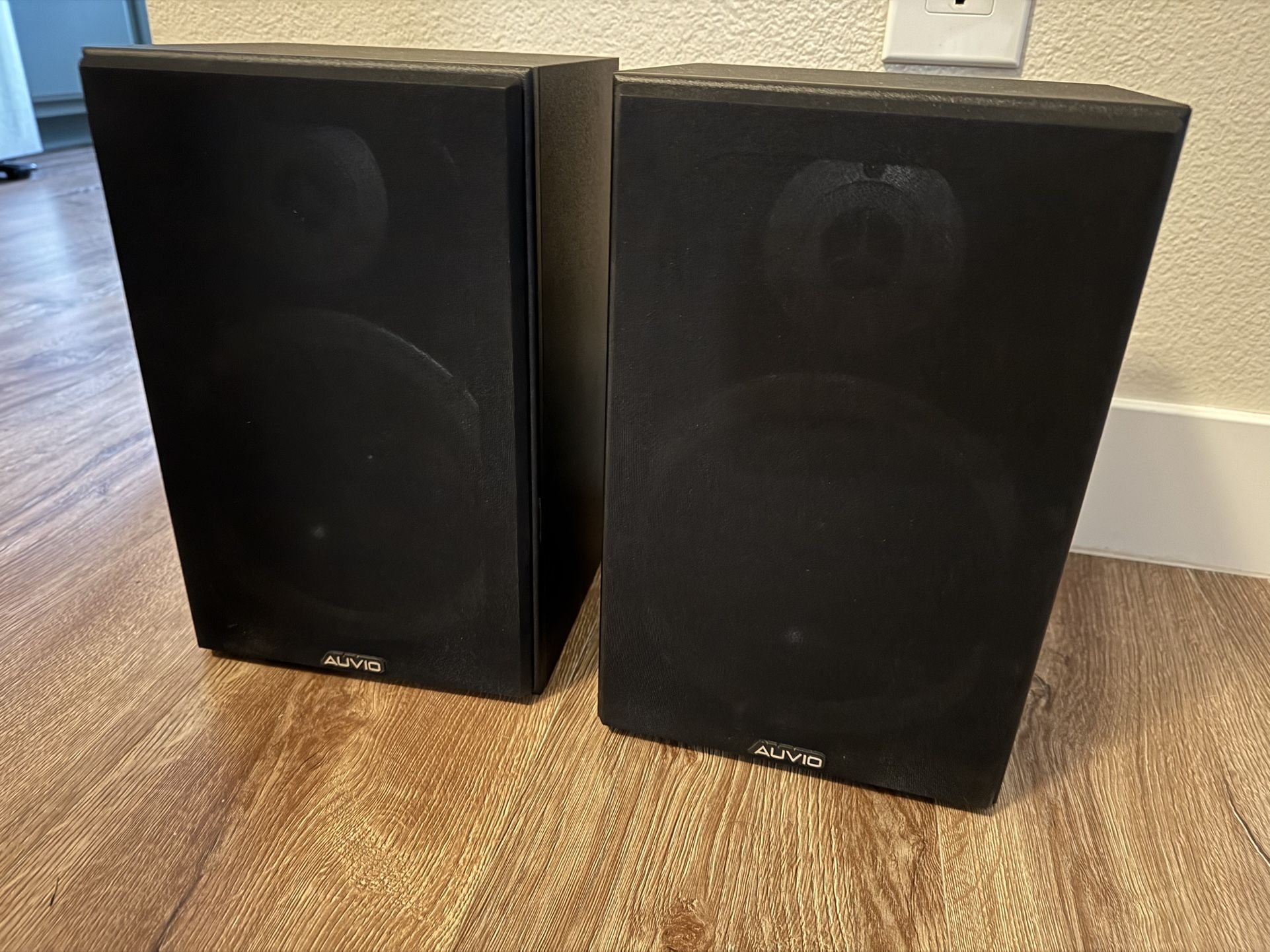 AUVIO™ Bookshelf Speakers