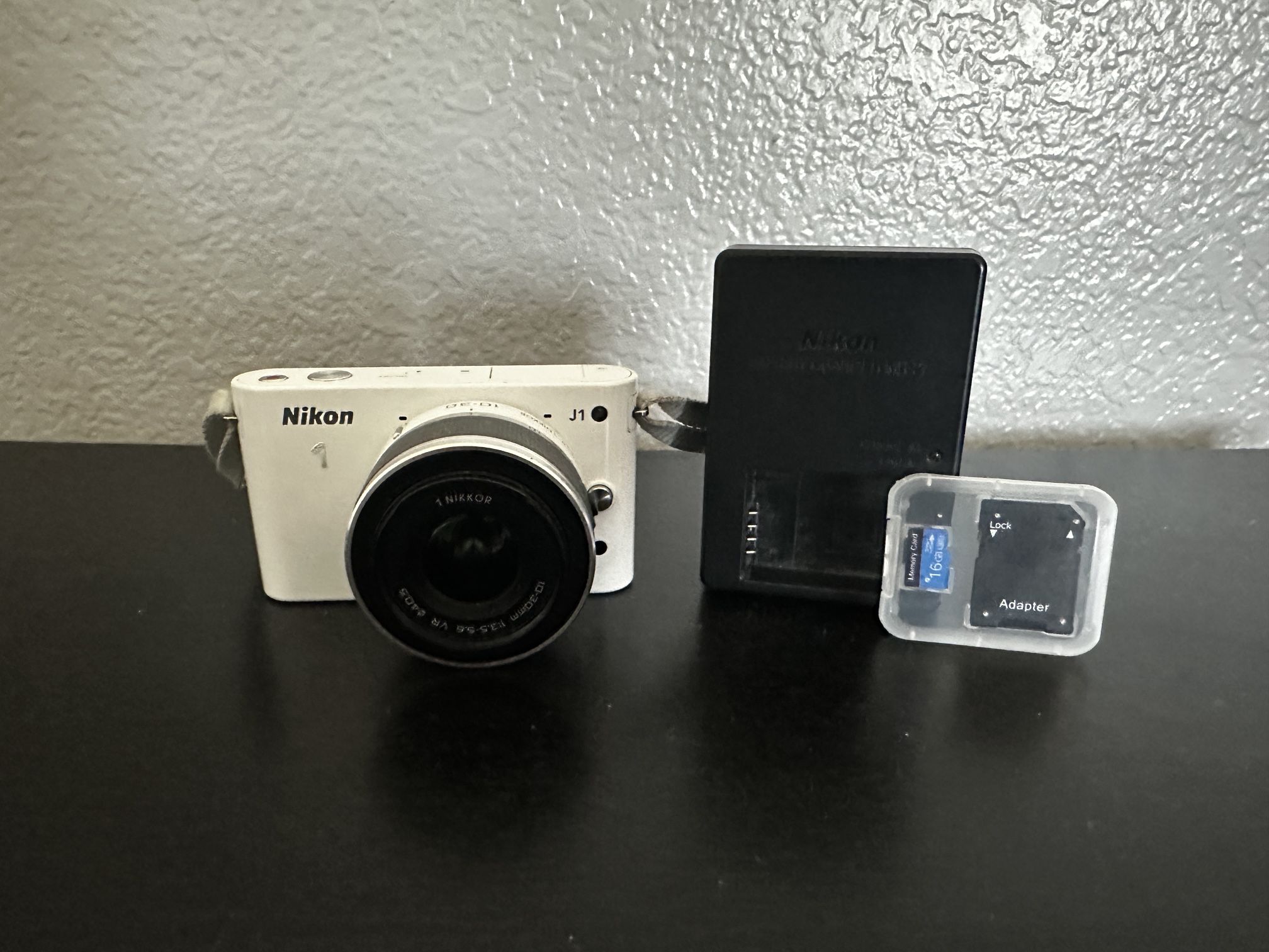 Nikon J1 White Camera + 10-30mm Lens + Charger + 16GB SD