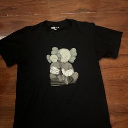 kaws t shirt size xs