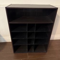 Shoe storage shelf