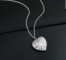 1 Silver Fashionable 1 Love You Heart-Shaped Stainless Steel Carved Love Openable Photo Frame Necklace Photo Box Pendant Necklace