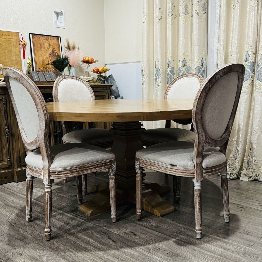 Traditional Rustic Dining table with 4 Chairs (like New)