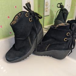 FLY LONDON BOOTIES SZ 6.5