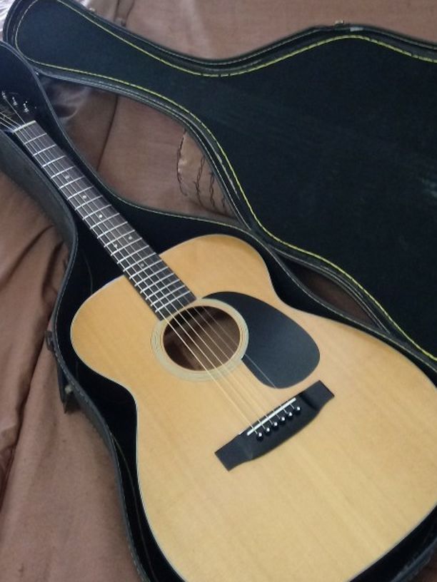 Takamine F-307 Folk Guitar