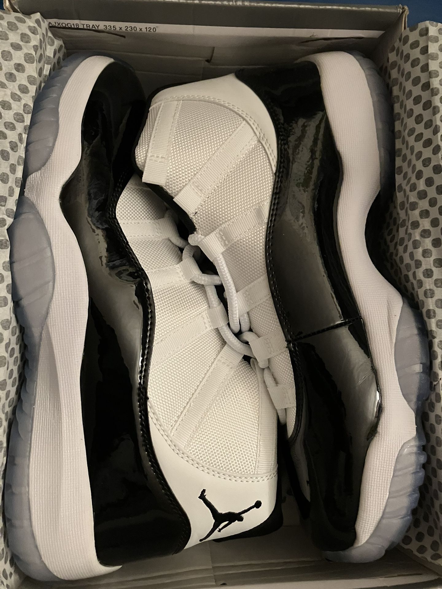 Air Jordan 11 Concord