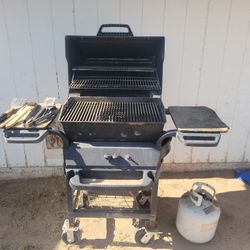 Barbecue  Grill And Propane  Tank Both For $20 Tank Is Almost Full