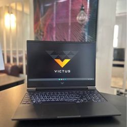 HP Victus - Full HD Gaming Laptop - AMD Ryzen 5-7535HS - 32GB DDR5 RAM - AMD Radeon RX 6550M