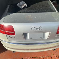 Audi A8L 2011