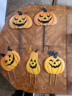 Set of 5 Metal Jack-O'-Lantern Pumpkin Garden Stakes / Halloween Decor