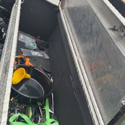 Truck tool box