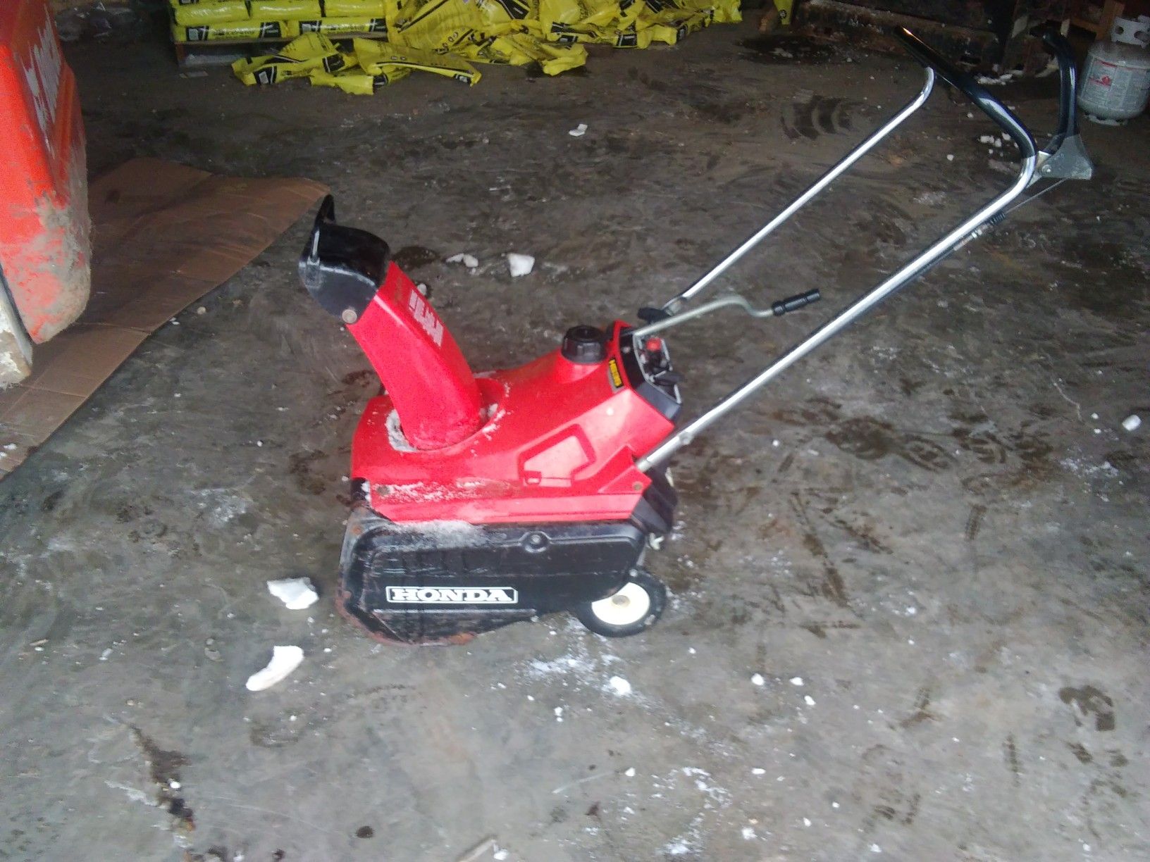 Honda HS35 4cycle single stage snowblower for Sale in Delavan,