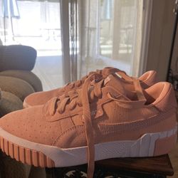 Women a Size 9 Salmon And White Puma Shoes