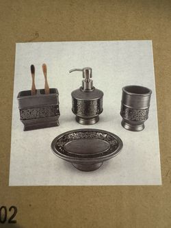 NEW 4 piece bathroom accessories set