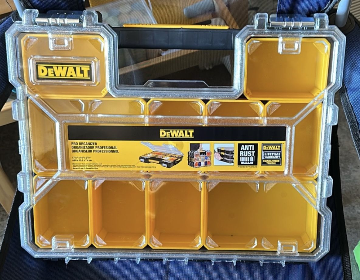 DEWALT SMALL PARTS TOOL STORAGE ORGANIZER STACKABLE REMOVEABLE 10-COMPARTMENT