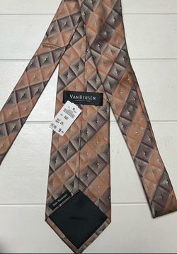 NWT Van Heusen Men’s tie 100% Silk Geometric print UP TO $50. NOW $10