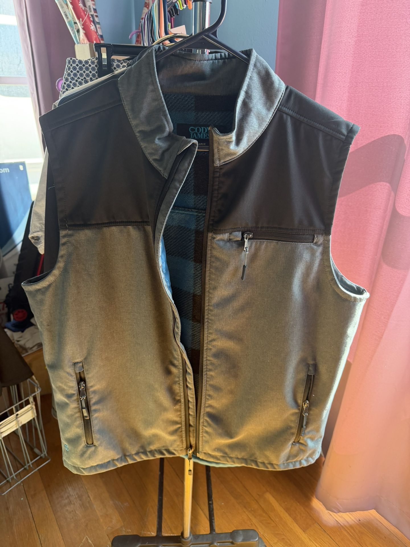 men’s Cody James Sleeveless Vest Large -yes available 