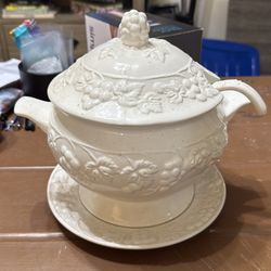 Tureen & Lid w/Ladle & Underplate