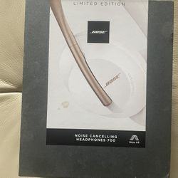 Bose Noise Cancelling 700 White/gold Headphone Limited Édition 