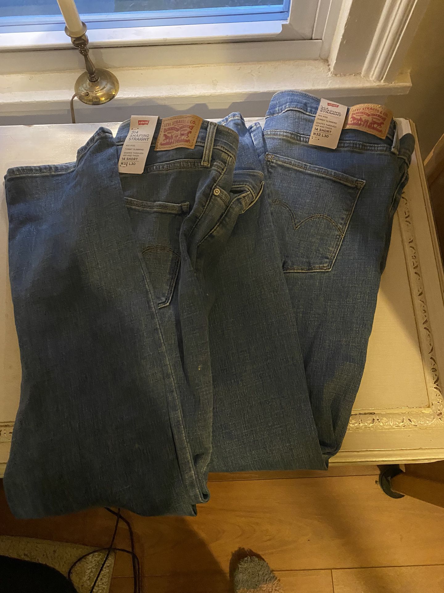 NWT Two Pair Woman’s Levi’s 314 Shaping Straight Mid Rise Jeans Size 14 Short-$25.00 Each