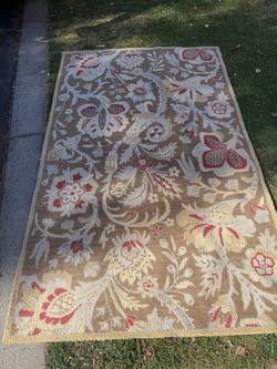 pottery barn, wool rug, perfect condition very clean