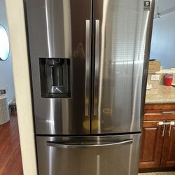 Samsung Black Stainless Steel Refrigerator 