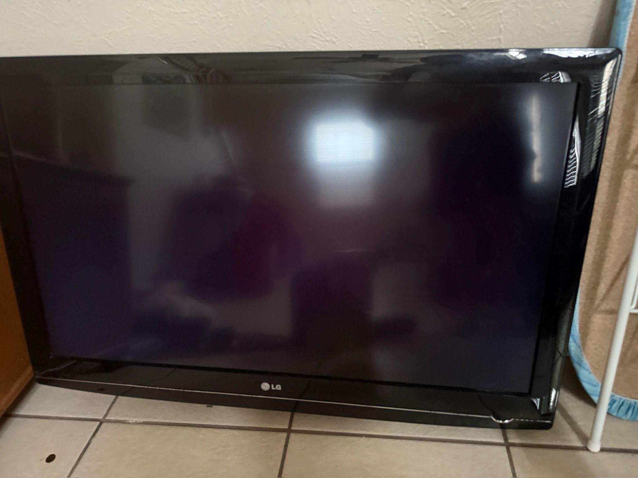 LG 42” TV – Works Great, No Remote, Stand Broken