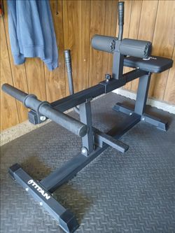 Titan- Seated Claf Raise Machine
