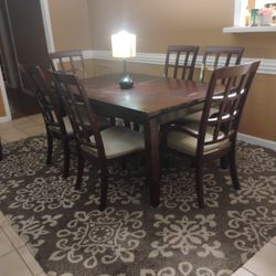 Wood 6 Table  With  6 Chairs And Carpet 