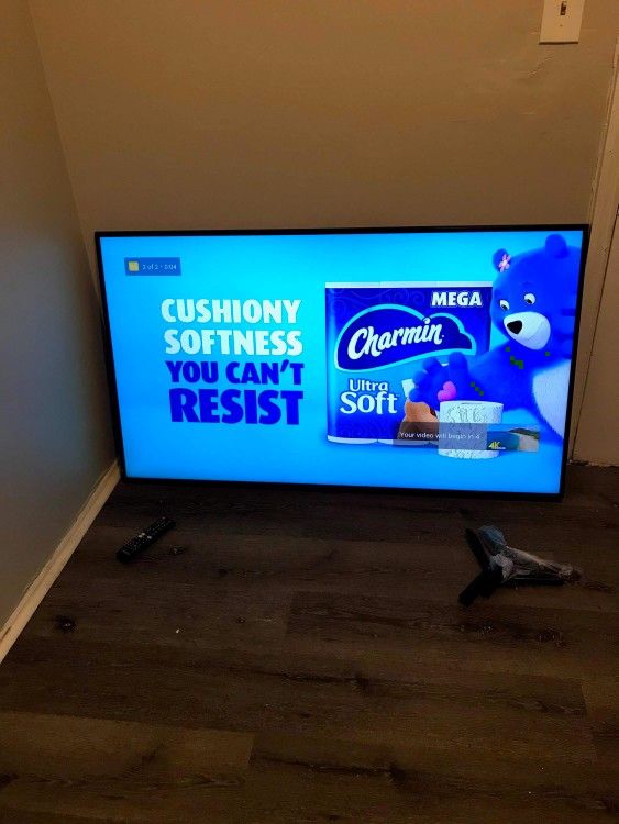 -FIRM PRICE NON-NEGOTIABLE- 43 In. Samsung 4k Crystal 7 Series Smart TV W/Remote