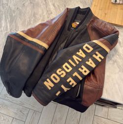 Vintage Genuine Harley Leather Jacket Motorcycle Large Men’s Embroidered Logo.