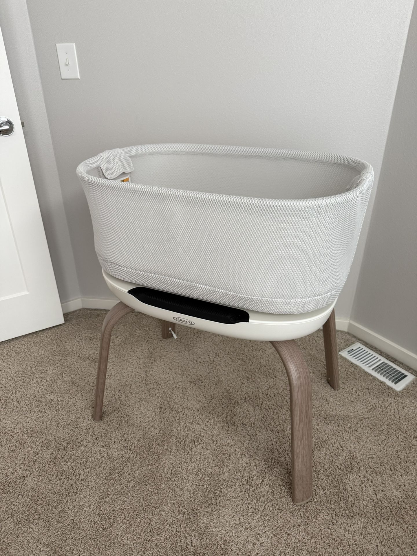 Baby Bassinet Graco